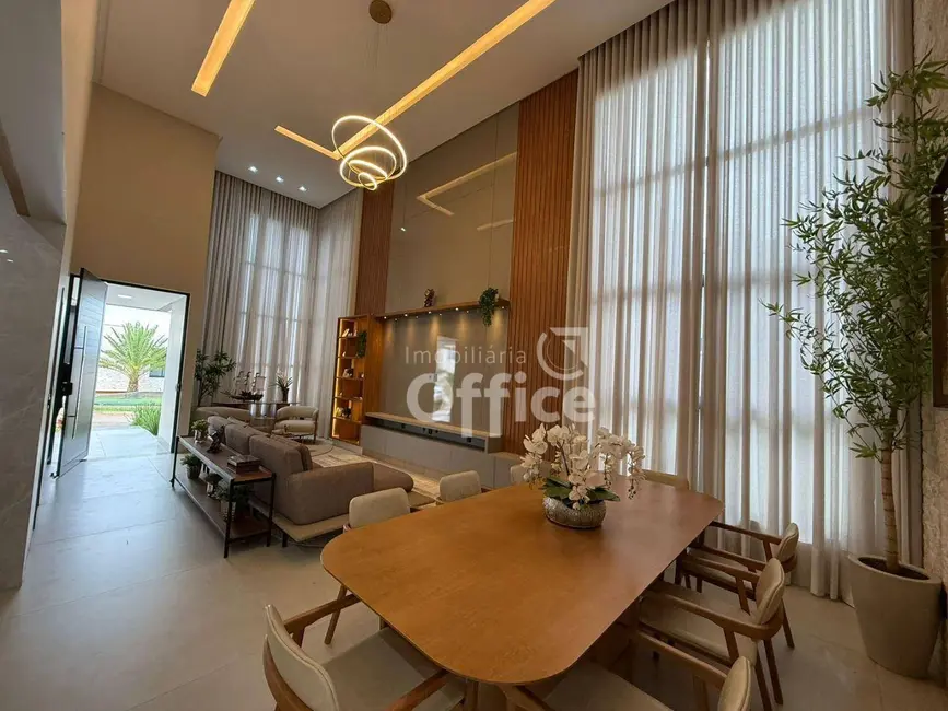 Foto 4 de Casa de Condomínio com 3 quartos à venda, 360m2 em Condomínio Residencial Grand Trianon, Anapolis - GO