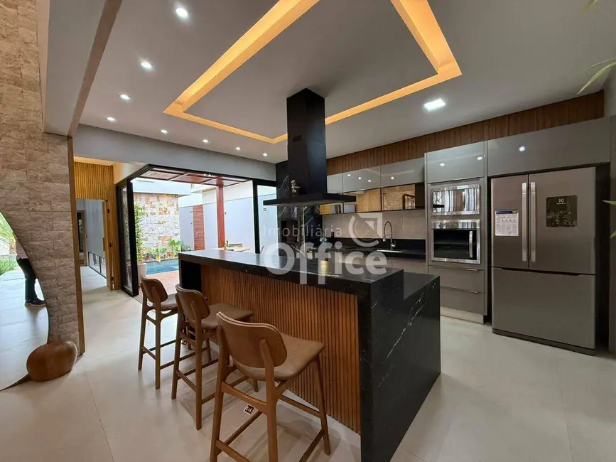 Foto 9 de Casa de Condomínio com 3 quartos à venda, 360m2 em Condomínio Residencial Grand Trianon, Anapolis - GO