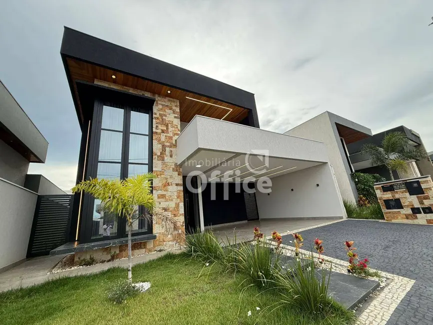 Foto 1 de Casa de Condomínio com 3 quartos à venda, 360m2 em Condomínio Residencial Grand Trianon, Anapolis - GO