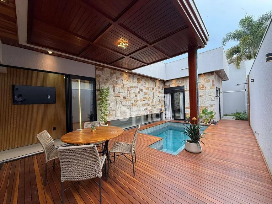 Foto 3 de Casa de Condomínio com 3 quartos à venda, 360m2 em Condomínio Residencial Grand Trianon, Anapolis - GO