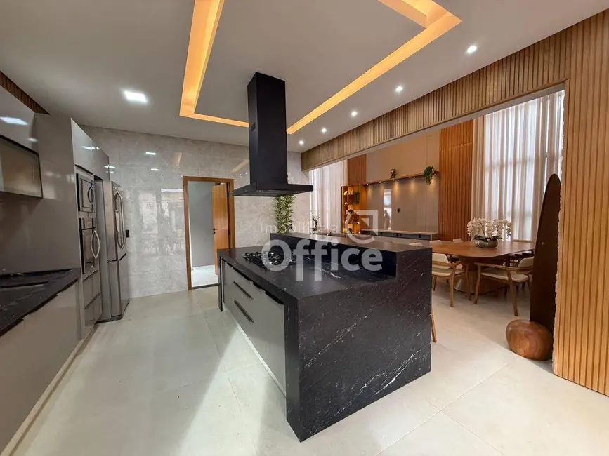 Foto 8 de Casa de Condomínio com 3 quartos à venda, 360m2 em Condomínio Residencial Grand Trianon, Anapolis - GO