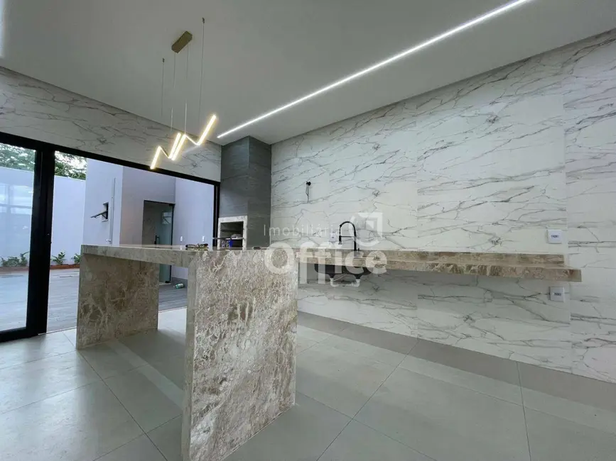 Foto 9 de Casa com 3 quartos à venda, 300m2 em Jibran El Hadj, Anapolis - GO