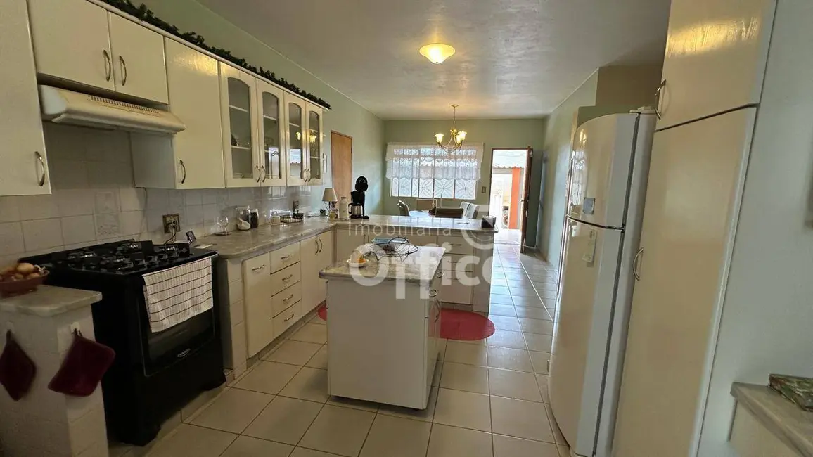 Foto 8 de Sobrado com 4 quartos à venda, 400m2 em Vila Santa Isabel, Anapolis - GO