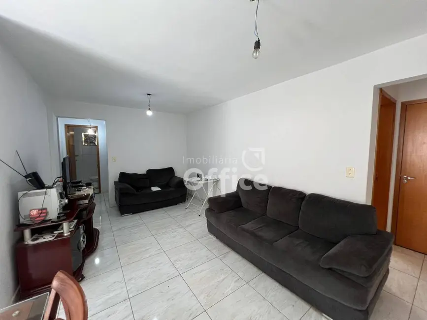 Apartamento com 3 quartos para alugar, 77m2 em Setor Sul Jamil Miguel, Anapolis - GO - imagem 3 Foto 3 de Apartamento com 3 quartos para alugar, 77m2 em Setor Sul Jamil Miguel, Anapolis - GO