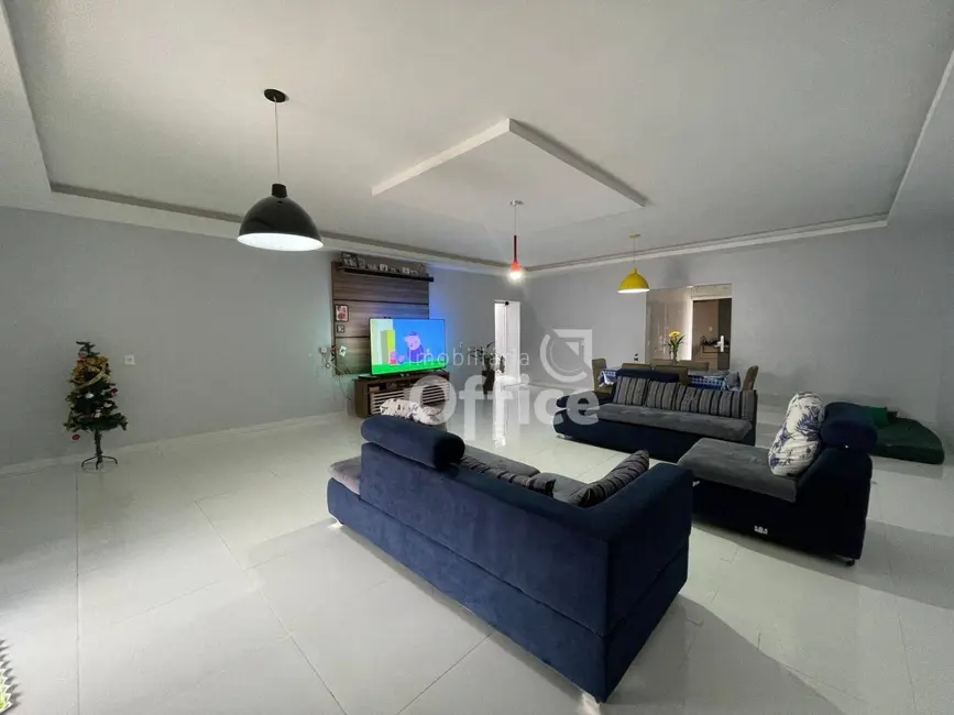 Foto 6 de Casa com 3 quartos à venda, 360m2 em Setor Sul Jamil Miguel, Anapolis - GO