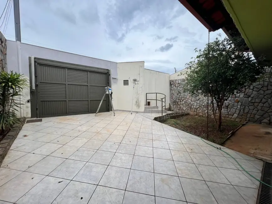 Sobrado com 5 quartos para alugar, 365m2 em Maracananzinho, Anapolis - GO - imagem 2 Foto 2 de Sobrado com 5 quartos para alugar, 365m2 em Maracananzinho, Anapolis - GO