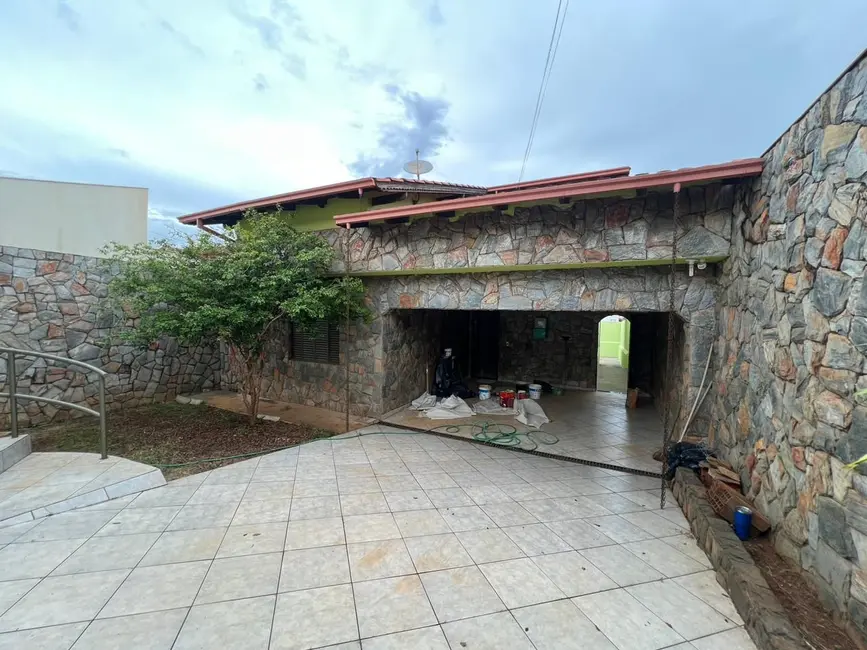 Sobrado com 5 quartos para alugar, 365m2 em Maracananzinho, Anapolis - GO - imagem 3 Foto 3 de Sobrado com 5 quartos para alugar, 365m2 em Maracananzinho, Anapolis - GO