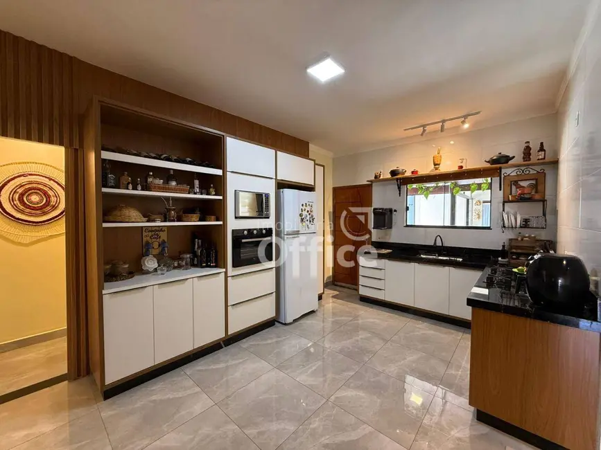 Foto 5 de Casa com 3 quartos à venda, 300m2 em Parque dos Pirineus, Anapolis - GO