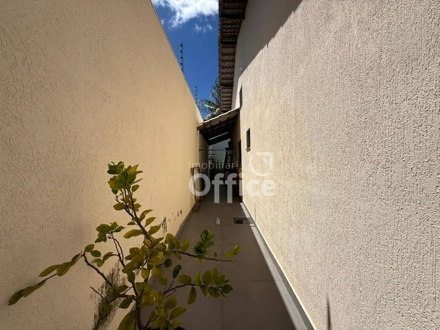 Foto 8 de Casa com 3 quartos à venda, 300m2 em Parque dos Pirineus, Anapolis - GO