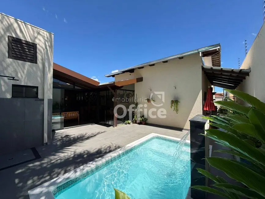 Foto 9 de Casa com 3 quartos à venda, 300m2 em Parque dos Pirineus, Anapolis - GO