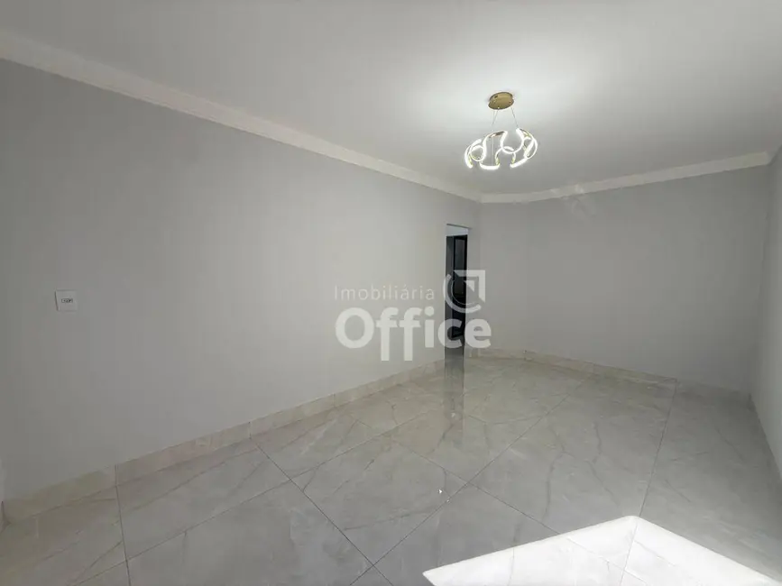 Foto 4 de Casa com 3 quartos à venda, 300m2 em Parque Brasília, Anapolis - GO