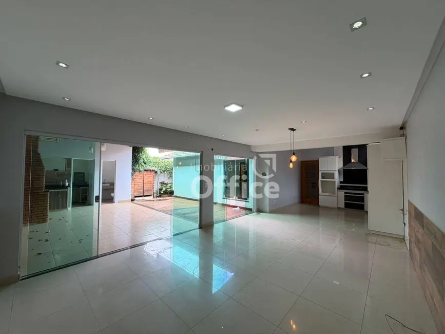 Foto 1 de Casa com 3 quartos à venda, 240m2 em Residencial Sol Nascente, Anapolis - GO