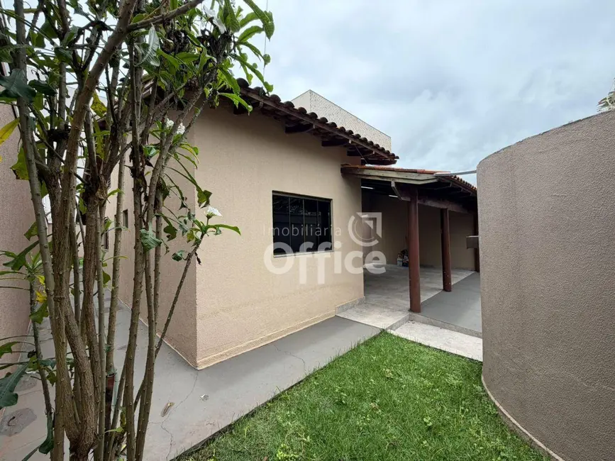 Foto 3 de Casa com 3 quartos à venda, 300m2 em Parque Brasília, Anapolis - GO