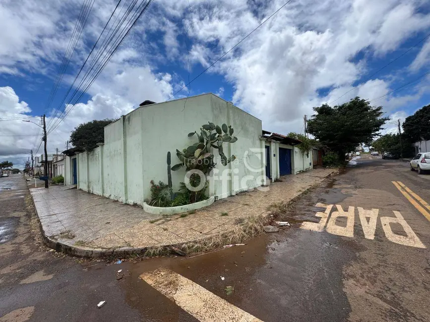 Foto 2 de Casa com 3 quartos para alugar, 400m2 em Boa Vista, Anapolis - GO