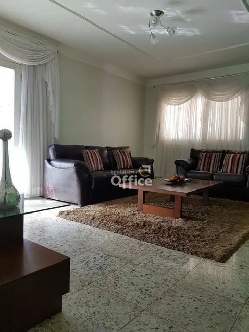 Casa com 3 quartos à venda, 490m2 em Jundiaí, Anapolis - GO - imagem 3 Foto 3 de Casa com 3 quartos à venda, 490m2 em Jundiaí, Anapolis - GO