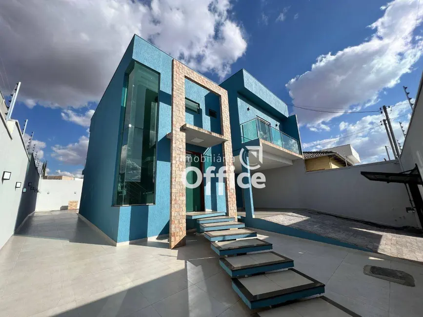 Sobrado com 3 quartos à venda, 400m2 em Residencial Jardins do Lago, Anapolis - GO - imagem 3 Foto 3 de Sobrado com 3 quartos à venda, 400m2 em Residencial Jardins do Lago, Anapolis - GO