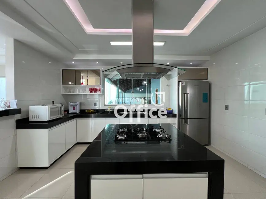 Sobrado com 3 quartos à venda, 400m2 em Residencial Jardins do Lago, Anapolis - GO - imagem 4 Foto 4 de Sobrado com 3 quartos à venda, 400m2 em Residencial Jardins do Lago, Anapolis - GO