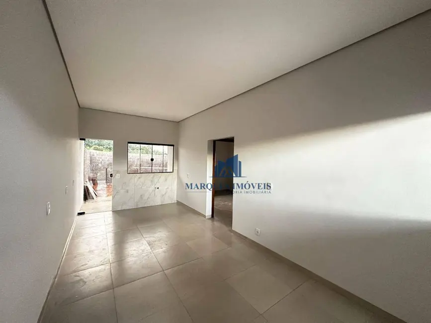 Foto 2 de Casa com 2 quartos à venda, 140m2 em Ariquemes - RO