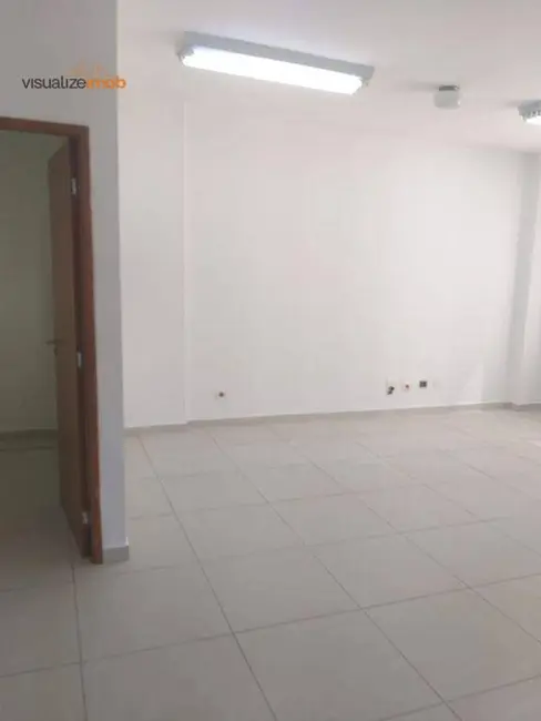 Sala Comercial à venda, 160m2 em Centro, Londrina - PR - imagem 8 Foto 8 de Sala Comercial à venda, 160m2 em Centro, Londrina - PR