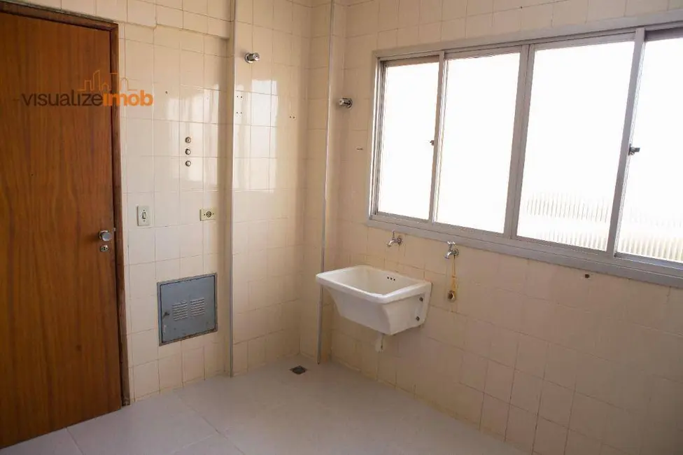 Apartamento com 3 quartos à venda, 160m2 em Centro, Londrina - PR - imagem 8 Foto 8 de Apartamento com 3 quartos à venda, 160m2 em Centro, Londrina - PR