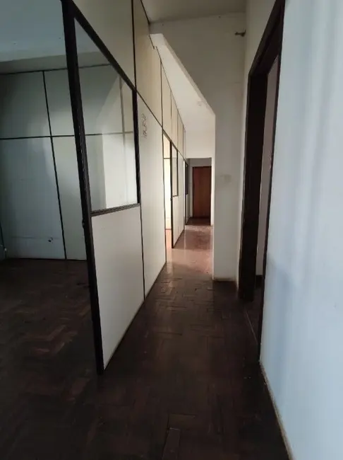 Casa à venda, 871m2 em Centro, Londrina - PR - imagem 4 Foto 4 de Casa à venda, 871m2 em Centro, Londrina - PR