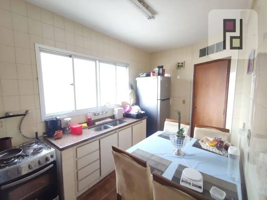 Apartamento com 3 quartos à venda, 160m2 em Centro, Londrina - PR - imagem 5 Foto 5 de Apartamento com 3 quartos à venda, 160m2 em Centro, Londrina - PR