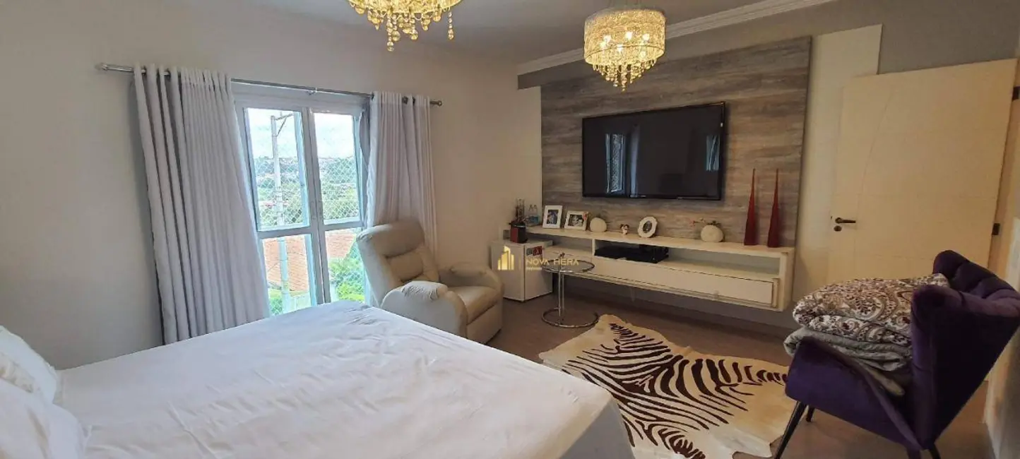 Foto 9 de Sobrado com 4 quartos à venda, 980m2 em Parque Dom Henrique, Cotia - SP