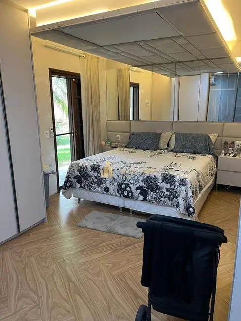 Foto 6 de Casa de Condomínio com 4 quartos à venda e para alugar, 1400m2 em Chácara de La Rocca, Carapicuiba - SP