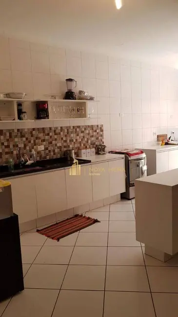 Sobrado com 3 quartos à venda, 332m2 em Vila Nossa Senhora Aparecida, Carapicuiba - SP - imagem 6 Foto 6 de Sobrado com 3 quartos à venda, 332m2 em Vila Nossa Senhora Aparecida, Carapicuiba - SP