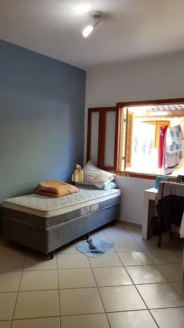 Sobrado com 3 quartos à venda, 332m2 em Vila Nossa Senhora Aparecida, Carapicuiba - SP - imagem 3 Foto 3 de Sobrado com 3 quartos à venda, 332m2 em Vila Nossa Senhora Aparecida, Carapicuiba - SP