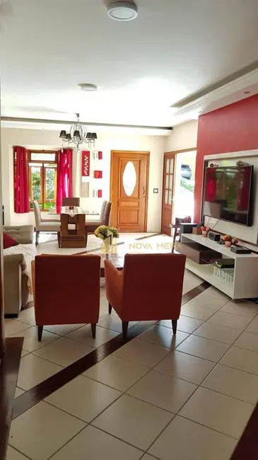 Sobrado com 3 quartos à venda, 332m2 em Vila Nossa Senhora Aparecida, Carapicuiba - SP - imagem 8 Foto 8 de Sobrado com 3 quartos à venda, 332m2 em Vila Nossa Senhora Aparecida, Carapicuiba - SP