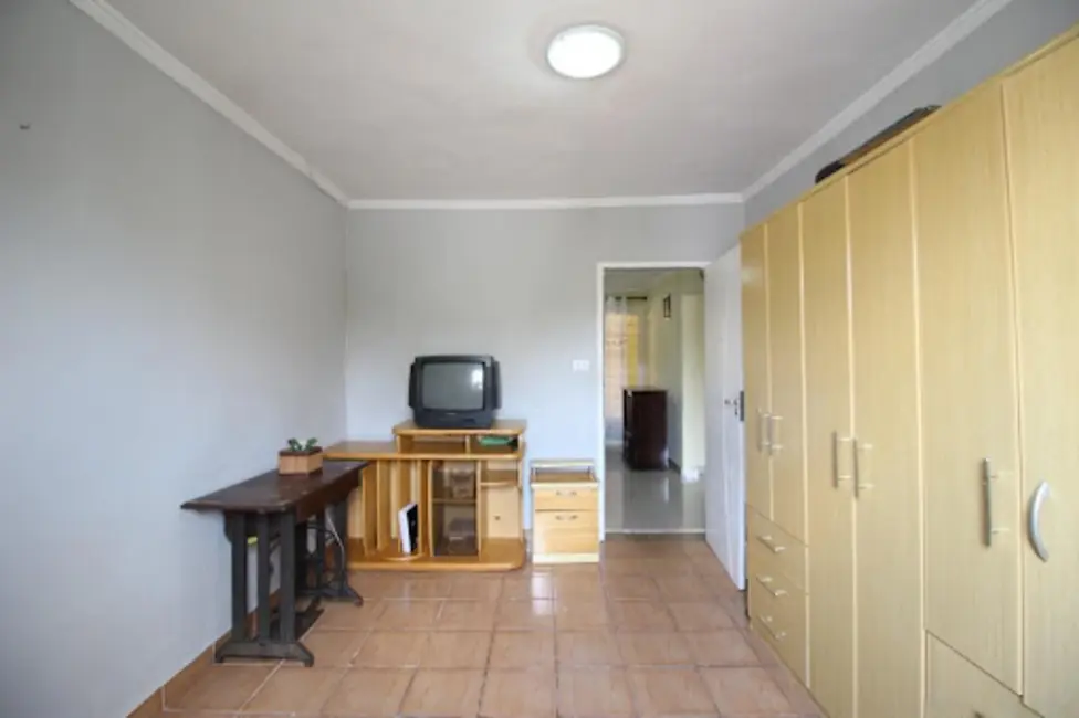 Casa com 3 quartos à venda, 250m2 em Umuarama, Osasco - SP - imagem 4 Foto 4 de Casa com 3 quartos à venda, 250m2 em Umuarama, Osasco - SP