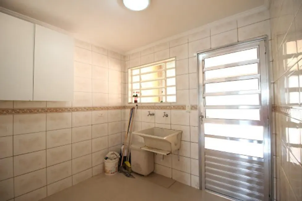 Casa com 3 quartos à venda, 250m2 em Umuarama, Osasco - SP - imagem 3 Foto 3 de Casa com 3 quartos à venda, 250m2 em Umuarama, Osasco - SP