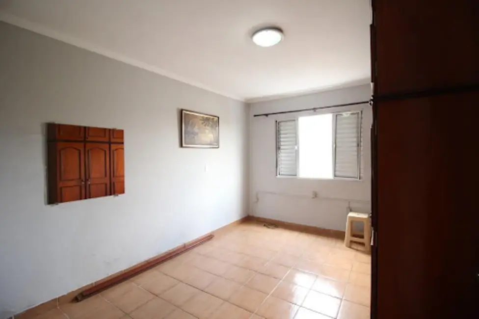 Casa com 3 quartos à venda, 250m2 em Umuarama, Osasco - SP - imagem 8 Foto 8 de Casa com 3 quartos à venda, 250m2 em Umuarama, Osasco - SP