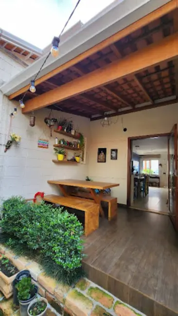 Sobrado com 3 quartos à venda, 120m2 em Jardim Passárgada I, Cotia - SP - imagem 8 Foto 8 de Sobrado com 3 quartos à venda, 120m2 em Jardim Passárgada I, Cotia - SP