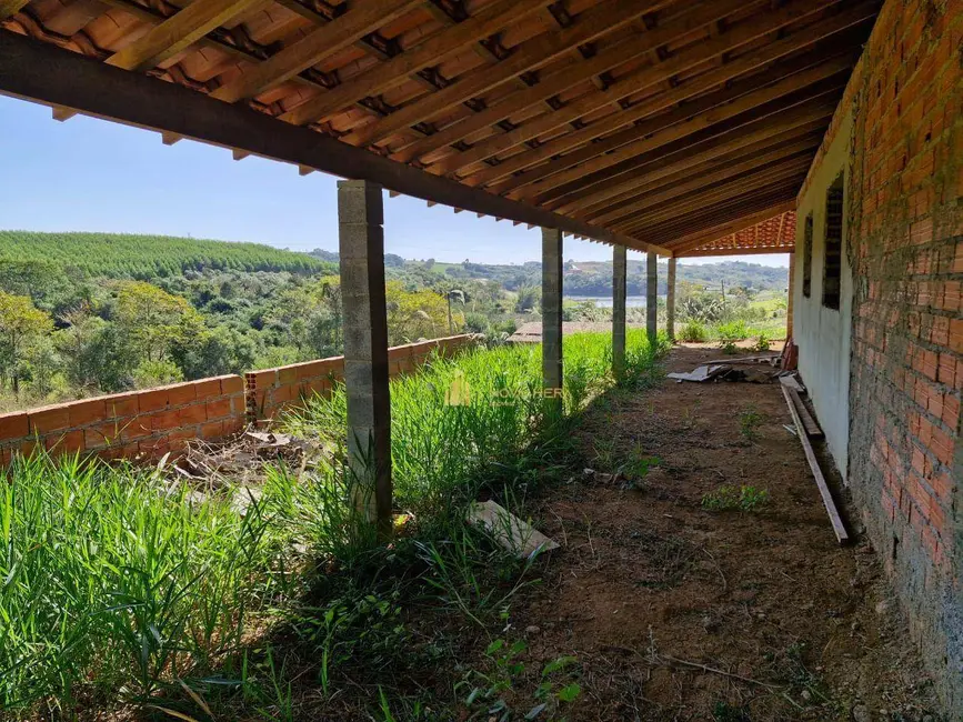 Chácara com 4 quartos à venda, 1300m2 em Sarapui - SP - imagem 4 Foto 4 de Chácara com 4 quartos à venda, 1300m2 em Sarapui - SP