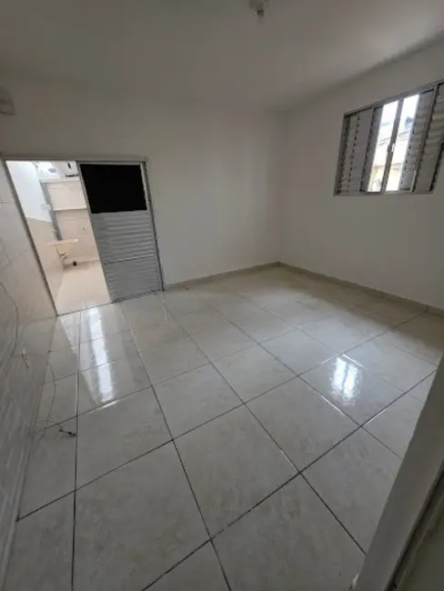 Foto 5 de Casa com 1 quarto para alugar, 300m2 em Vila Osasco, Osasco - SP
