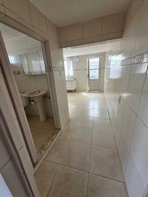 Foto 3 de Casa com 1 quarto para alugar, 300m2 em Vila Osasco, Osasco - SP