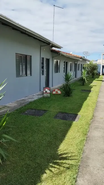 Foto 2 de Casa de Condomínio com 2 quartos à venda, 50m2 em Caraguatatuba - SP