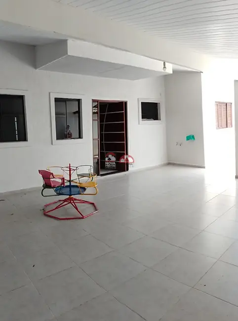 Foto 1 de Sobrado com 3 quartos para alugar, 300m2 em Pindamonhangaba - SP