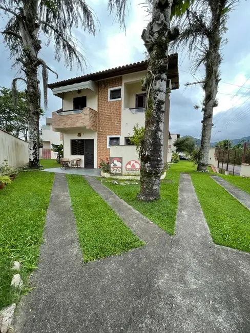 Foto 1 de Casa de Condomínio com 2 quartos para alugar, 74m2 em Caraguatatuba - SP