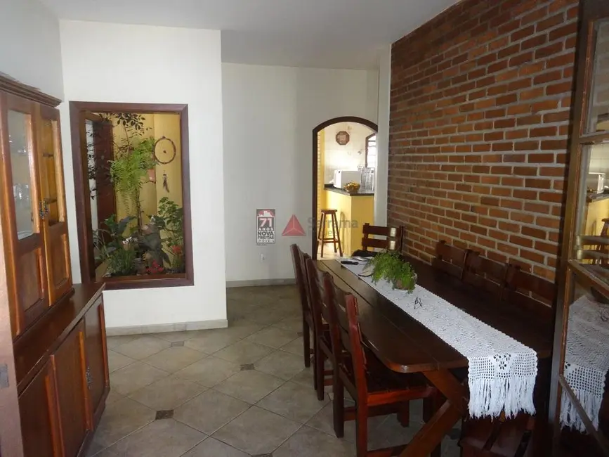 Foto 1 de Casa com 3 quartos à venda, 200m2 em Pindamonhangaba - SP