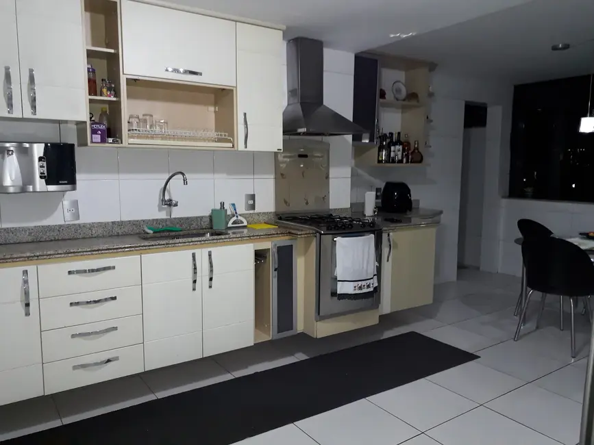 Apartamento com 3 quartos à venda, 148m2 em Centro, Nova Iguacu - RJ - imagem 4 Foto 4 de Apartamento com 3 quartos à venda, 148m2 em Centro, Nova Iguacu - RJ