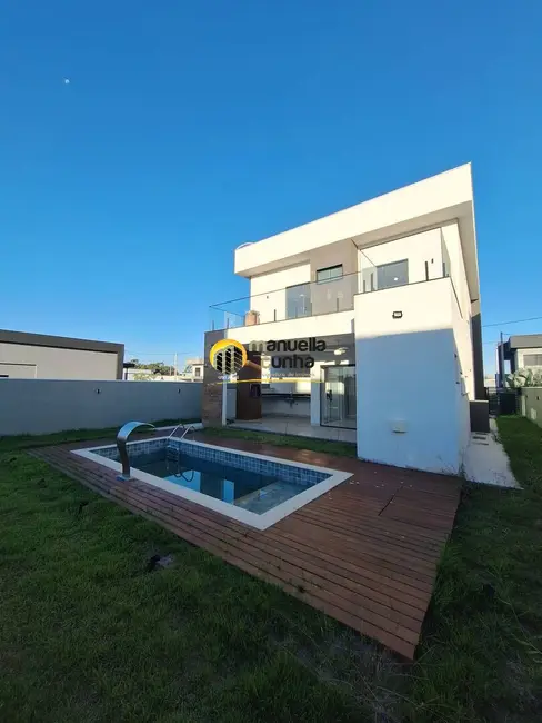Foto 1 de Casa com 4 quartos à venda em Cajueiros (Itaipuaçu), Marica - RJ