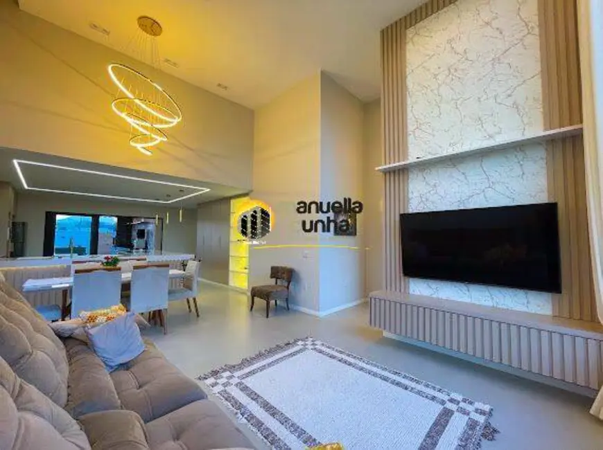 Casa com 3 quartos à venda, 380m2 em Itapeba, Marica - RJ - imagem 2 Foto 2 de Casa com 3 quartos à venda, 380m2 em Itapeba, Marica - RJ