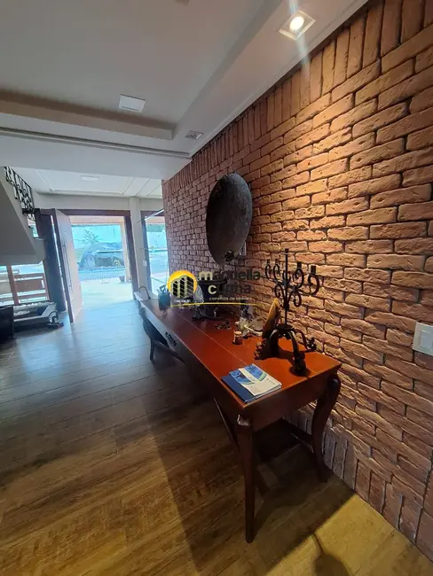 Foto 9 de Casa com 6 quartos à venda, 6000002m2 em Parque Silvestre, Guapimirim - RJ