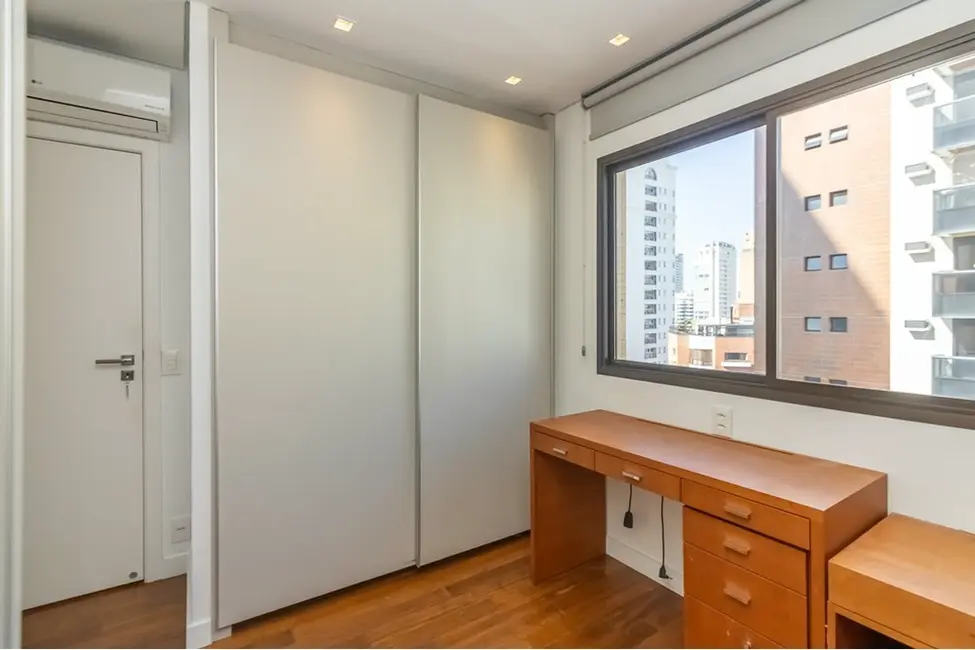 Apartamento com 3 quartos à venda, 134m2 em Moema, São Paulo - SP - imagem 2 Foto 2 de Apartamento com 3 quartos à venda, 134m2 em Moema, São Paulo - SP