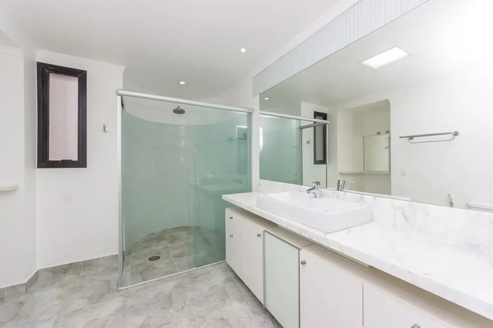 Apartamento com 4 quartos à venda, 220m2 em Moema, São Paulo - SP - imagem 6 Foto 6 de Apartamento com 4 quartos à venda, 220m2 em Moema, São Paulo - SP