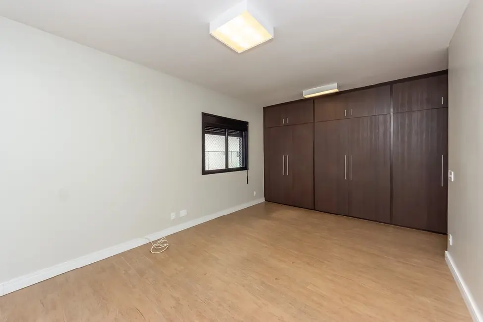 Apartamento com 4 quartos à venda, 220m2 em Moema, São Paulo - SP - imagem 9 Foto 9 de Apartamento com 4 quartos à venda, 220m2 em Moema, São Paulo - SP