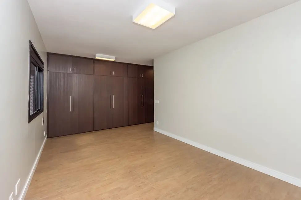 Apartamento com 4 quartos à venda, 220m2 em Moema, São Paulo - SP - imagem 8 Foto 8 de Apartamento com 4 quartos à venda, 220m2 em Moema, São Paulo - SP